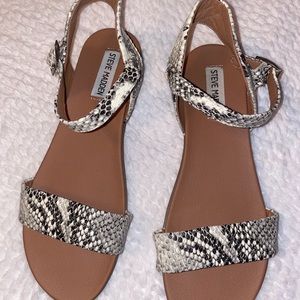 STEVE MADDEN SNAKE STYLE SANDALS